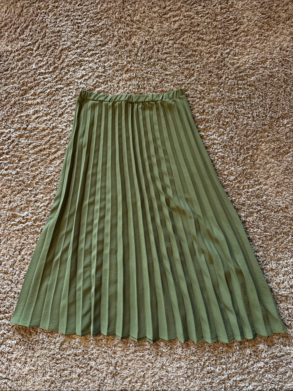 Pleated Olive Midi Skirt with Elastic Waistband